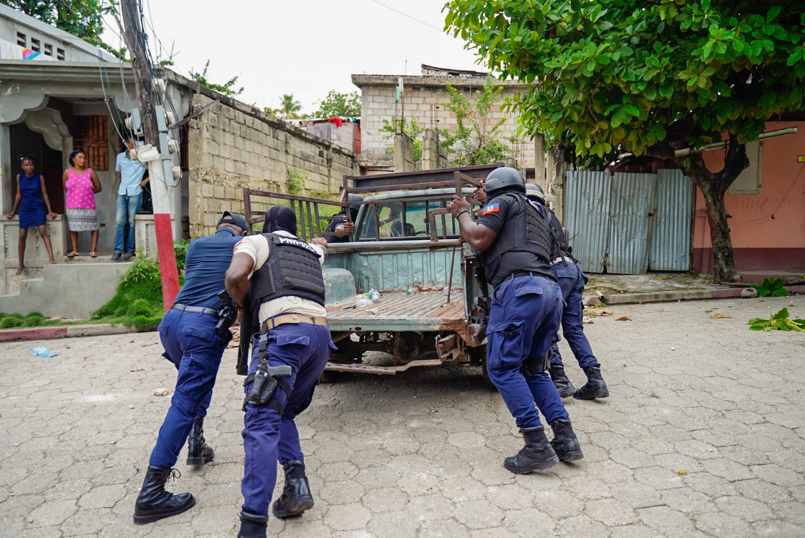 Des manifestations paralysent Haïti après une hausse radicale du prix des carburants