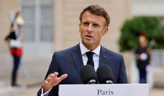 Le président français Emmanuel Macron s'adresse aux médias lors d'une conférence de presse à l'Elysée à Paris le 1er septembre 2022. (Photo, AFP)