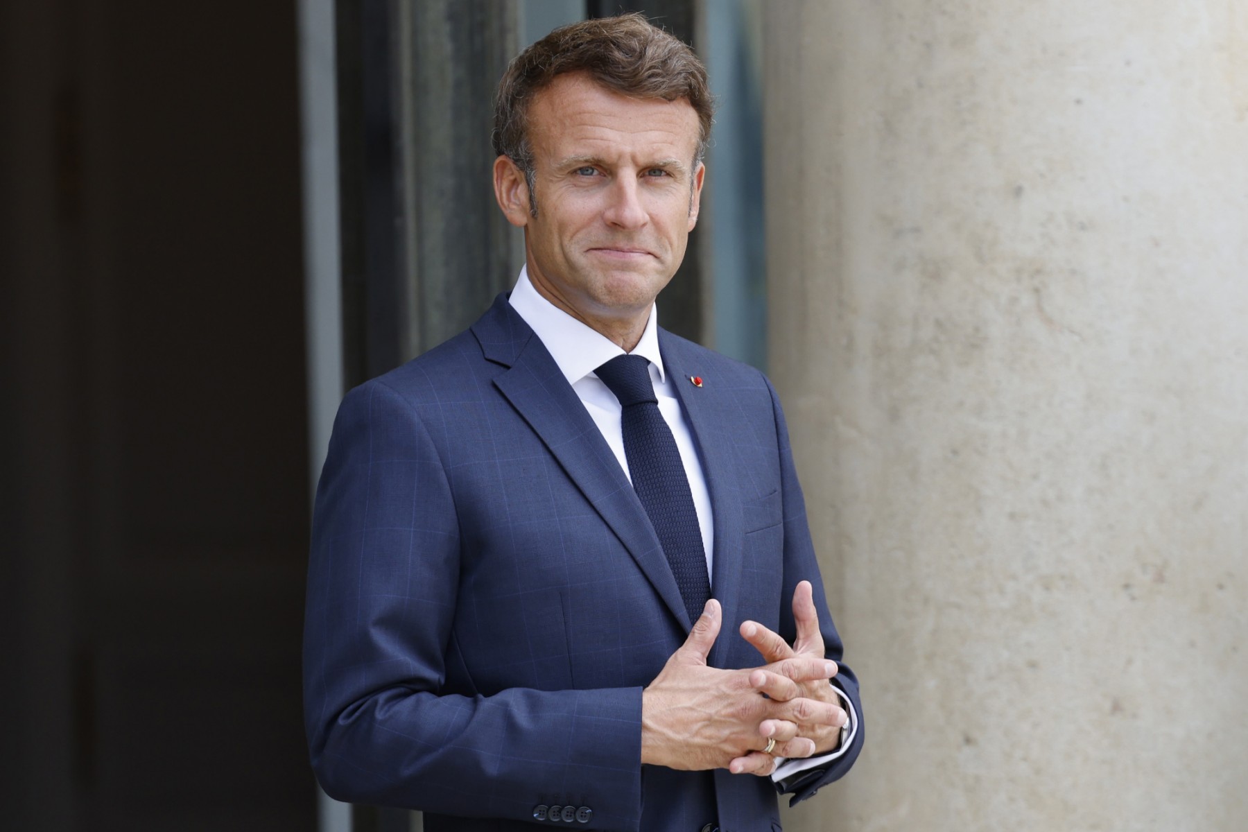 Sondage: confiance en légère baisse pour Emmanuel Macron