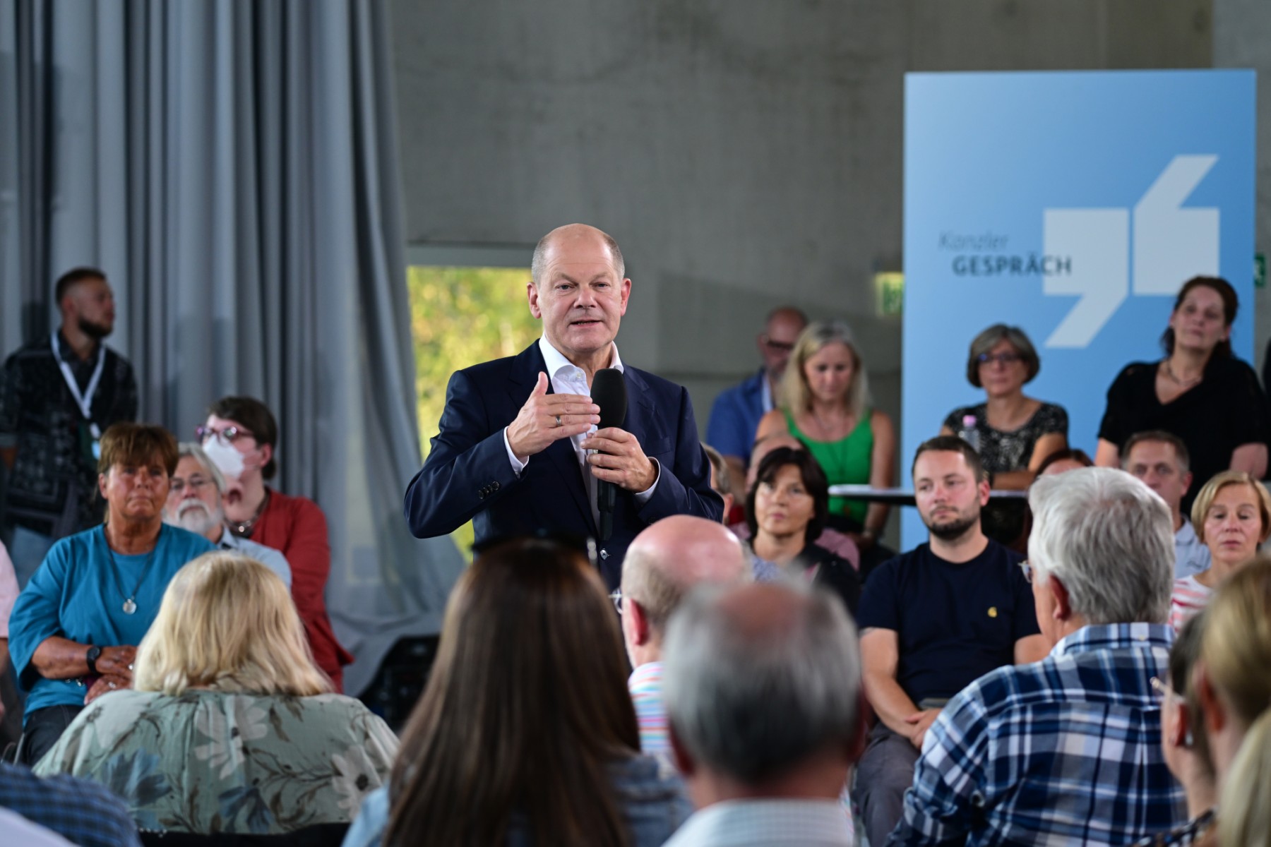 Le chancelier allemand Olaf Scholz s'exprime lors d'un événement de dialogue citoyen à Essen, dans l'ouest de l'Allemagne, le 1er septembre 2022. (Photo par Ina Fassbender / AFP)