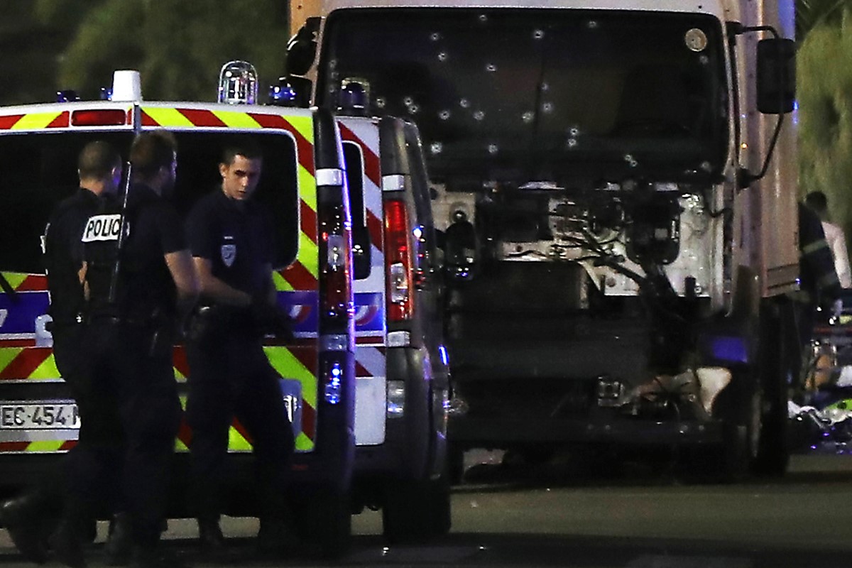 Deux soeurs veulent «répondre au mal par le bien» au procès de l'attentat de Nice