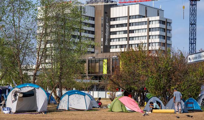 Cette photo montre un camp de migrants devant la mairie de Strasbourg, dans l'est de la France, le 28 août 2022. (AFP)