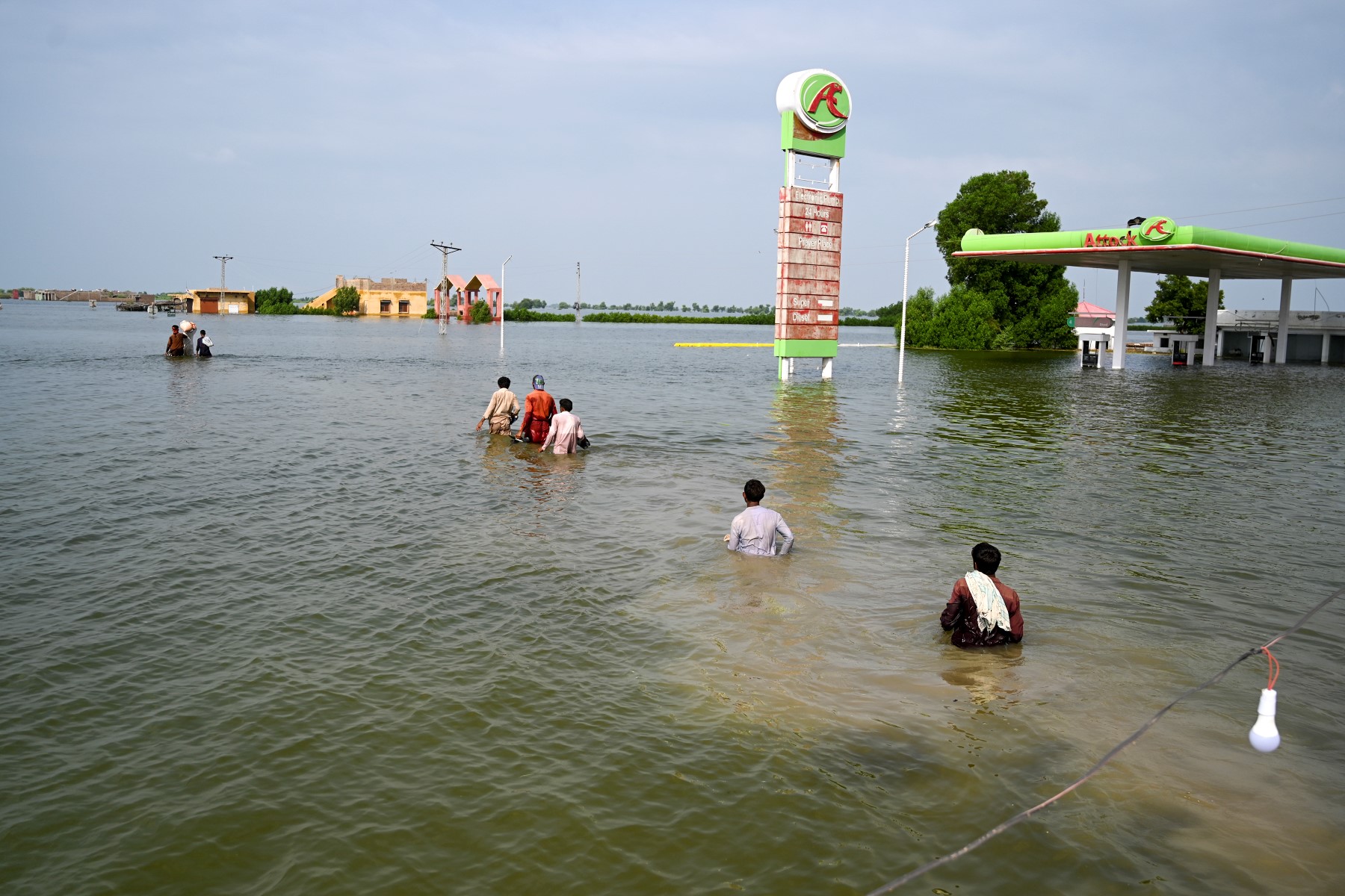 Les inondations au Pakistan emportent dots et projets de mariage