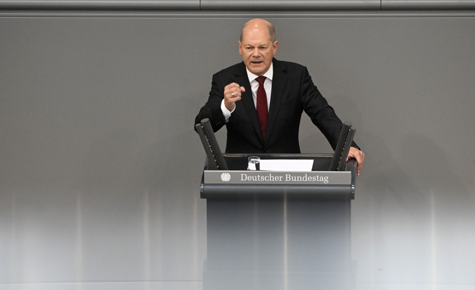 L'Allemagne va « passer » l'hiver malgré les erreurs de l'ère Merkel, assure Scholz