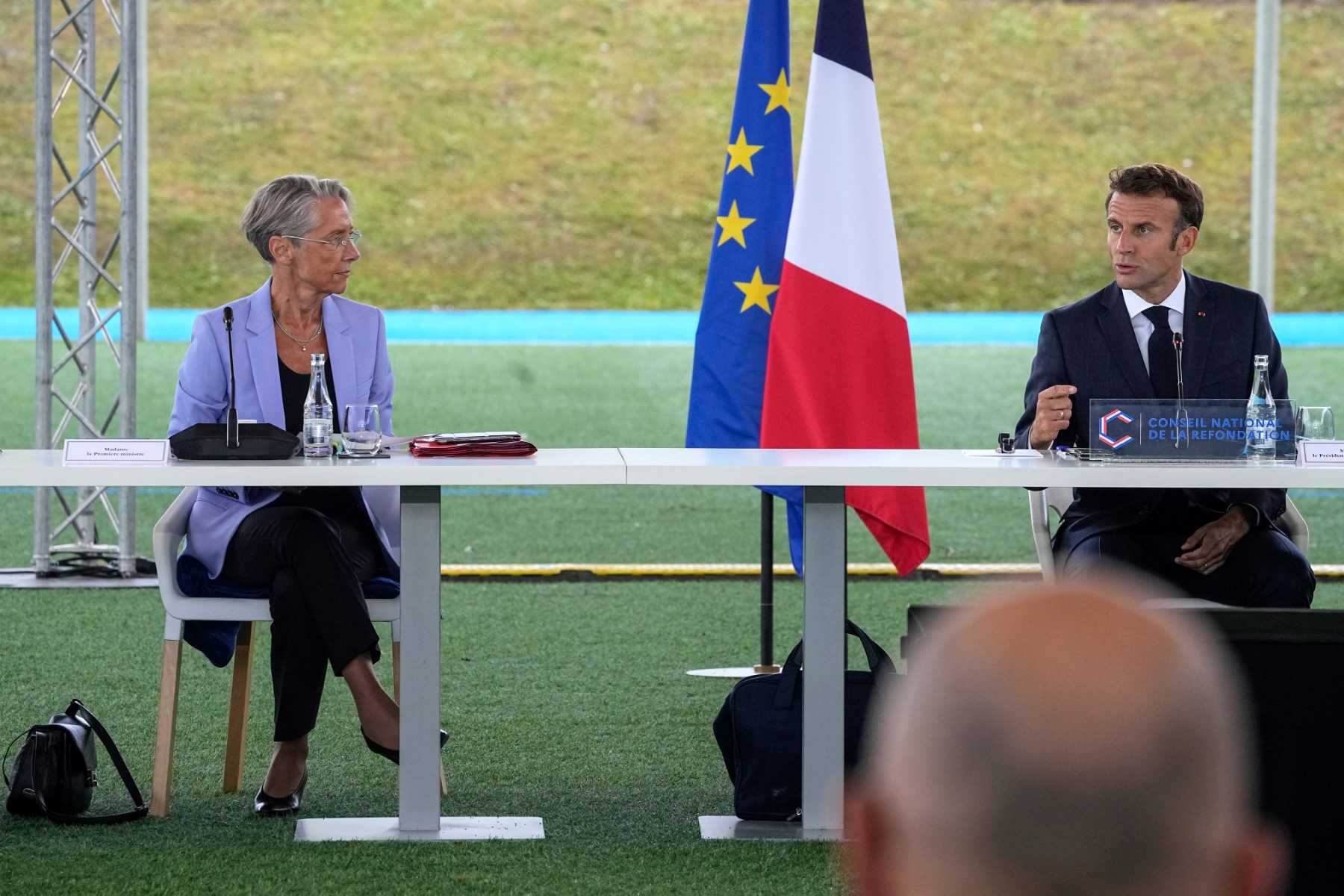 Macron lance le CNR, les absents toujours bienvenus