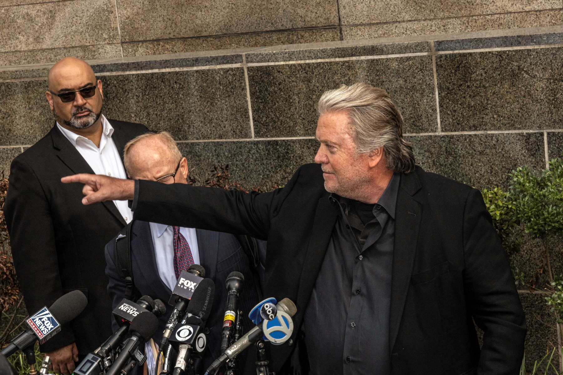 L'ex-conseiller de Trump, Steve Bannon, inculpé de fraude financière à New York