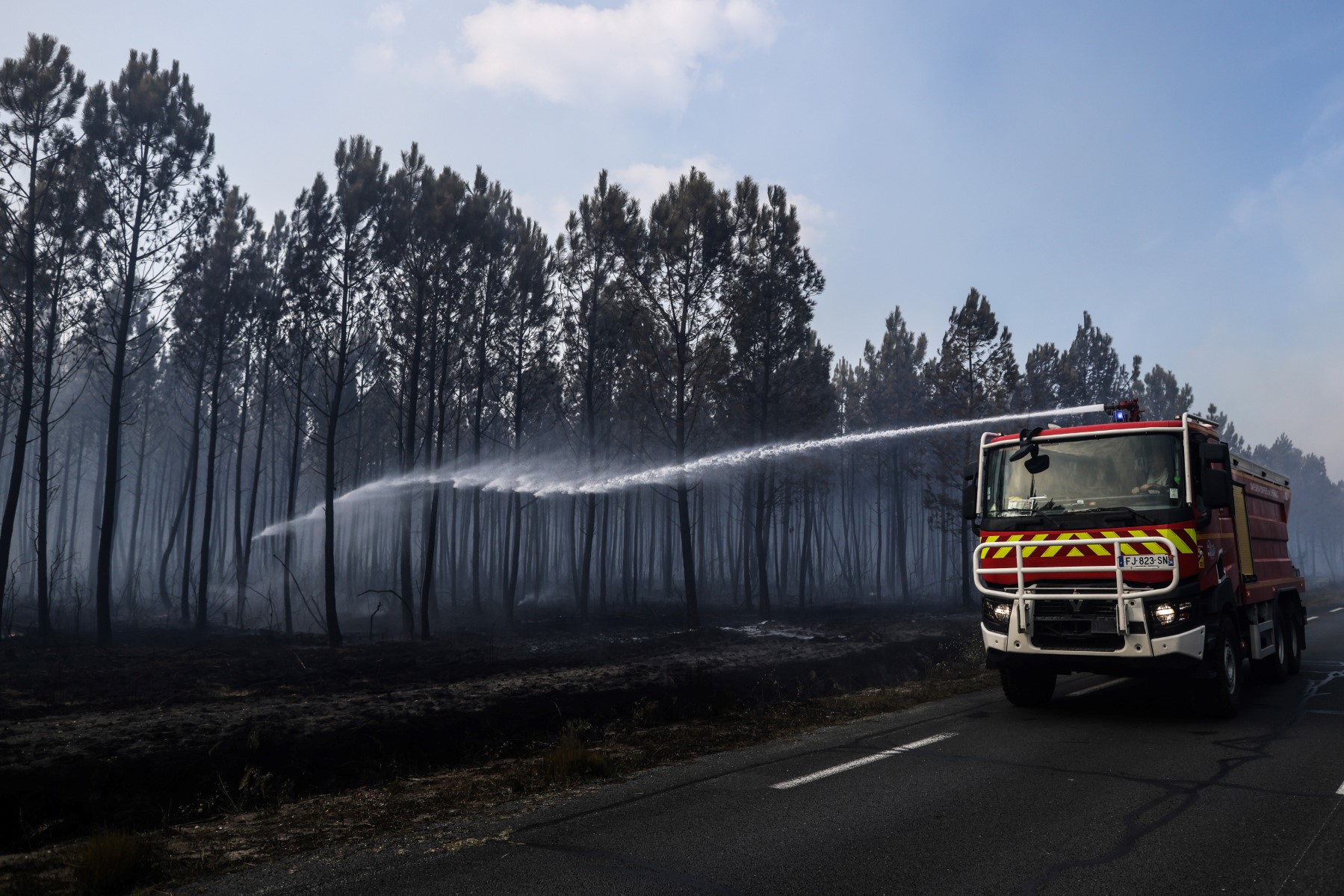 Incendie en Gironde: un « optimisme vigilant » après une nuit plus calme