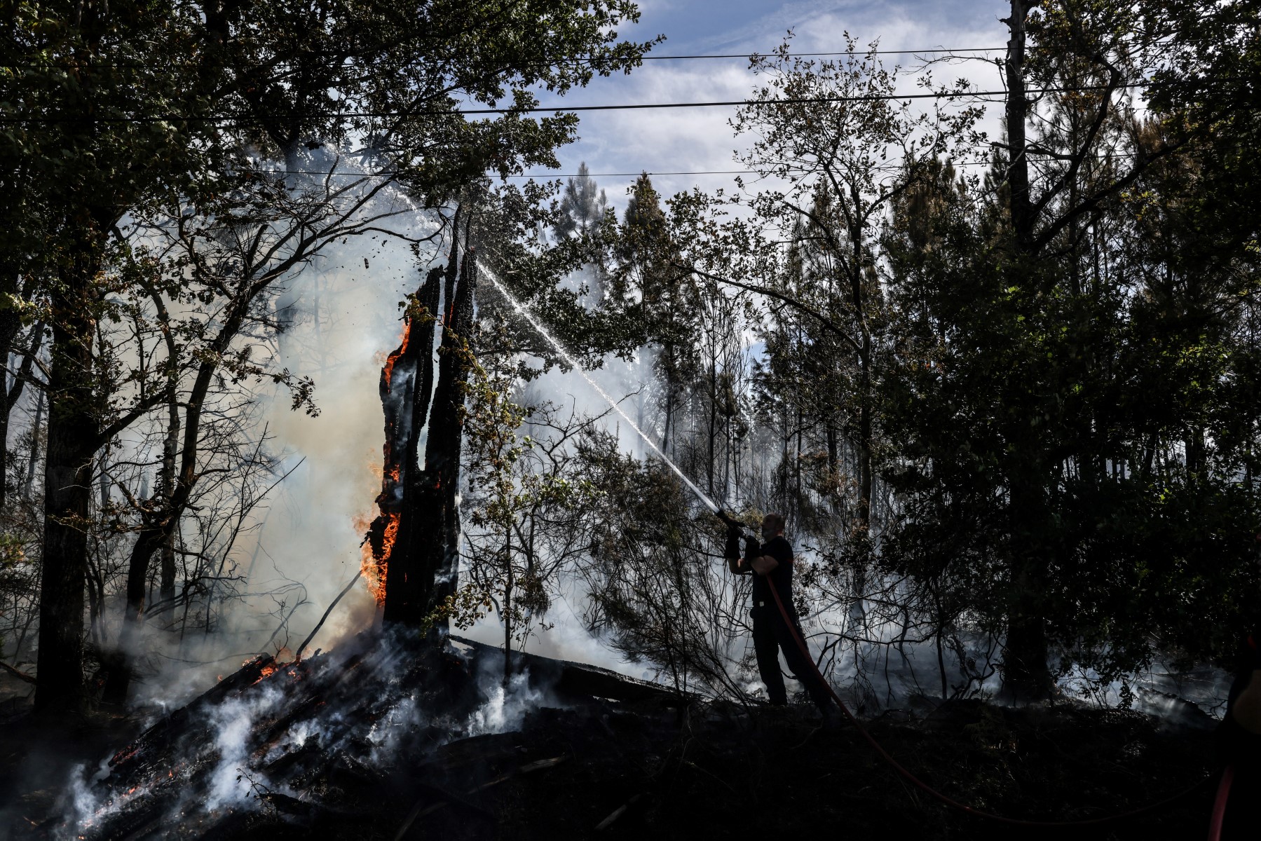 Incendie fixé en Gironde, 400 hectares brûlés en Charente
