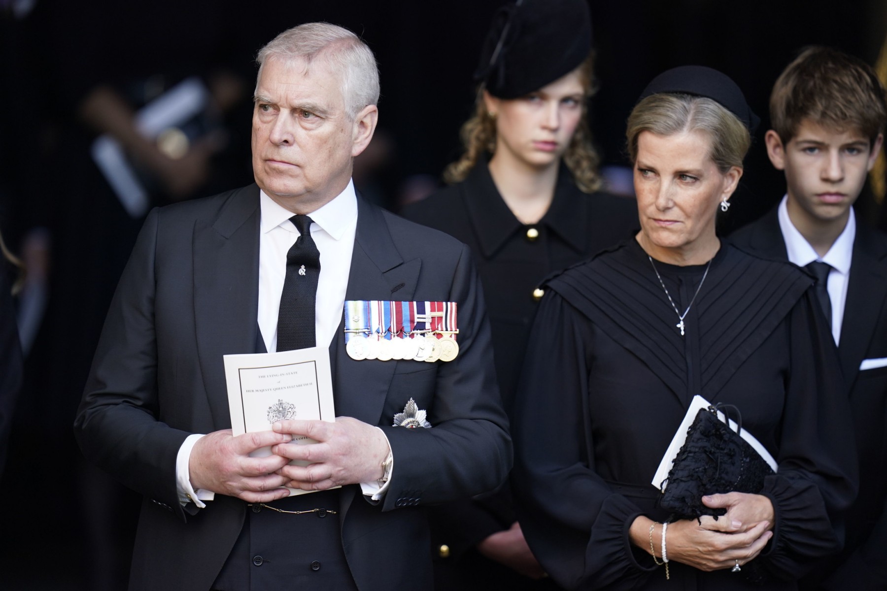 Le prince Andrew remercie sa mère Elizabeth II pour sa «confiance» malgré les scandales