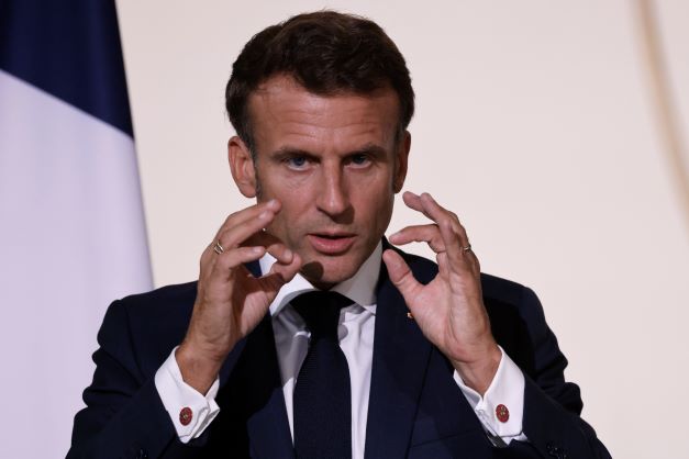 Asile: projet de loi début 2023 en France, pour changer une « politique absurde», selon Macron