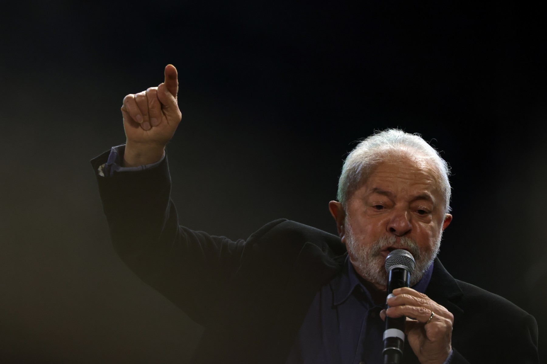Brésil: à J-7 de la présidentielle, une victoire de Lula au 1er tour possible