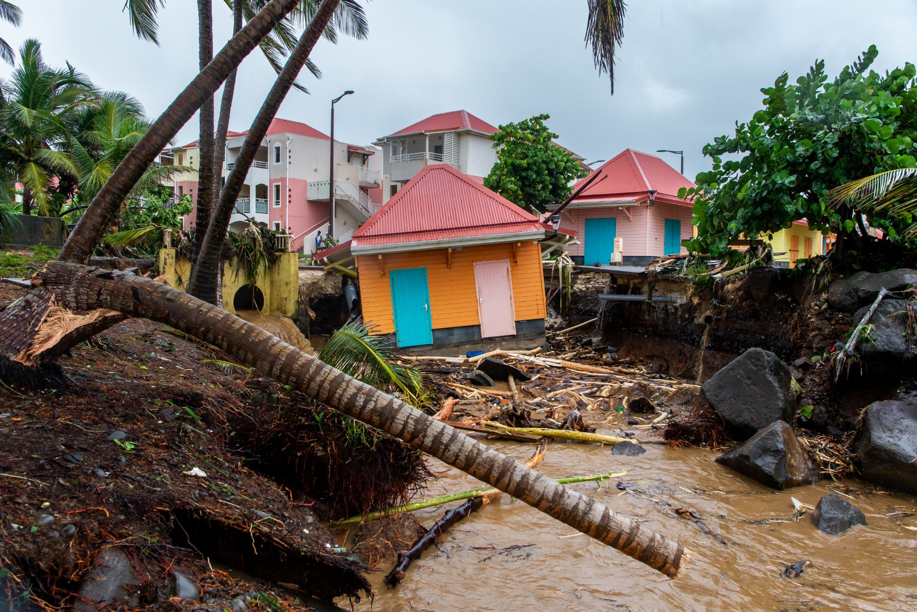 Tempête Fiona: La Guadeloupe constate les dégâts, Paris annonce de l'aide