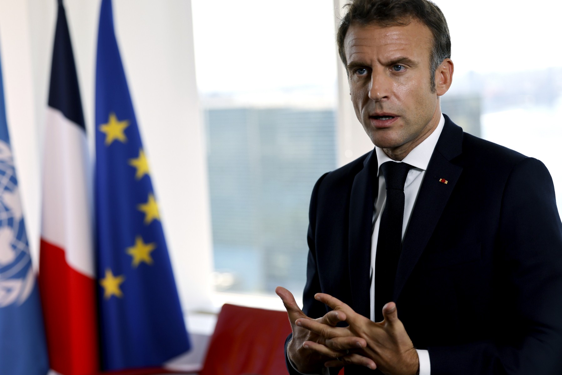 Ukraine: il faut «tenir notre ligne» face au «chantage» de Poutine, dit Emmanuel Macron