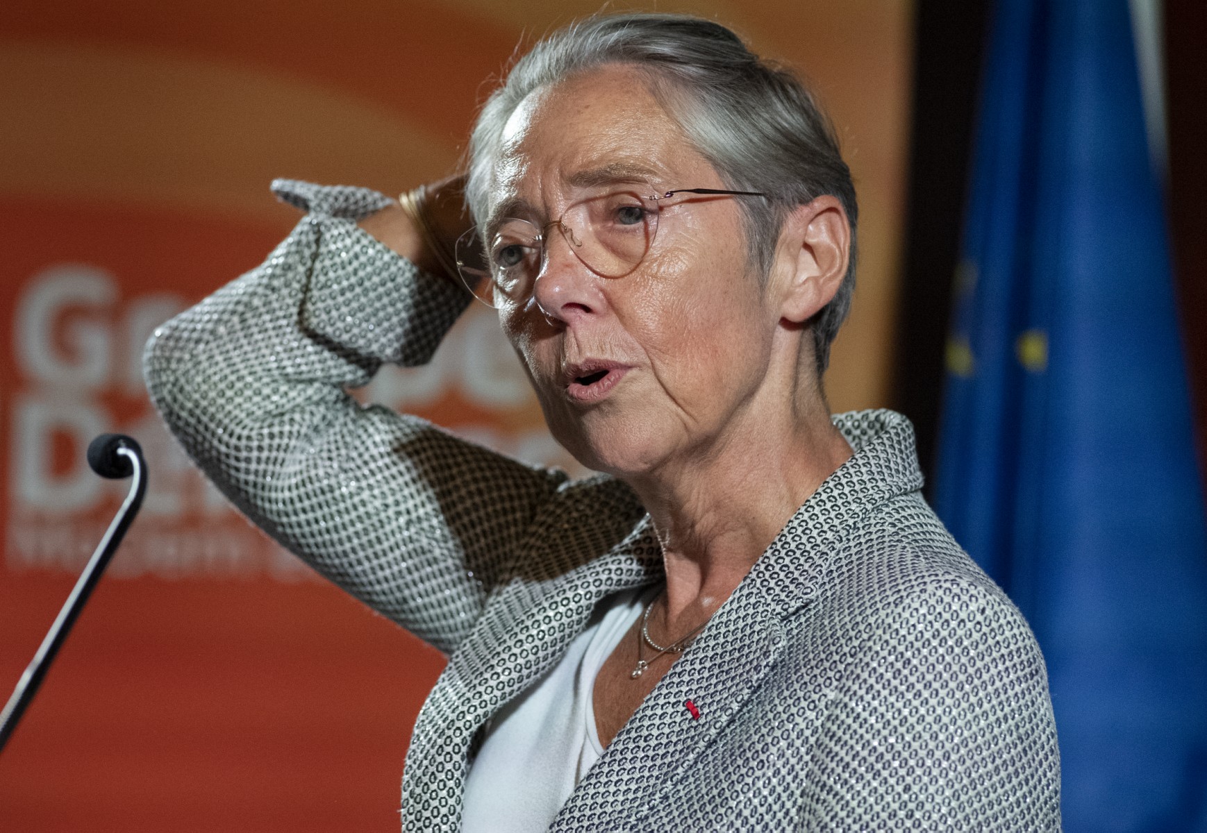 Le gouvernement français présente un budget attendu de pied ferme par ses opposants