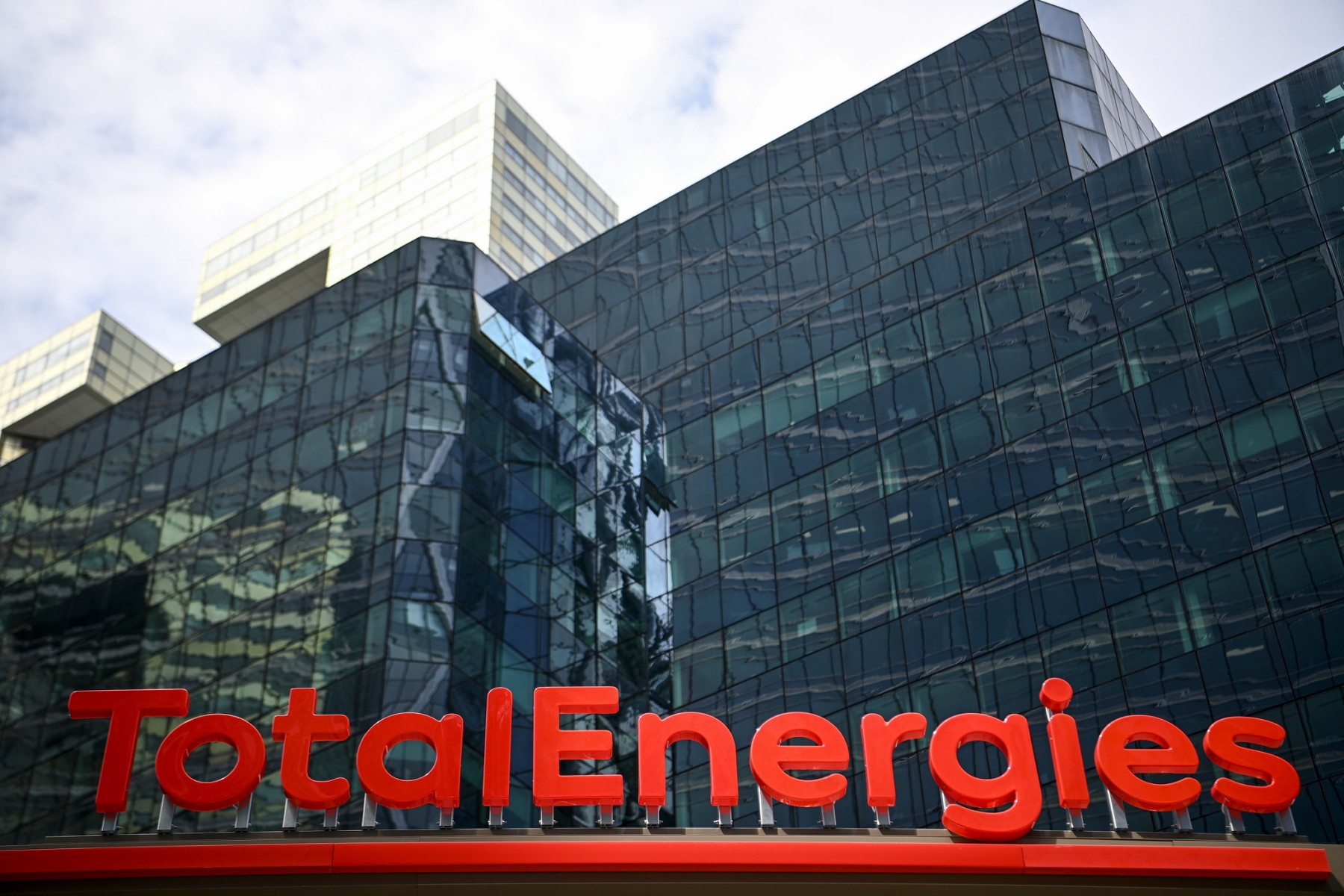 Les salariés français de TotalEnergies en grève pour les salaires, à l'appel de la CGT