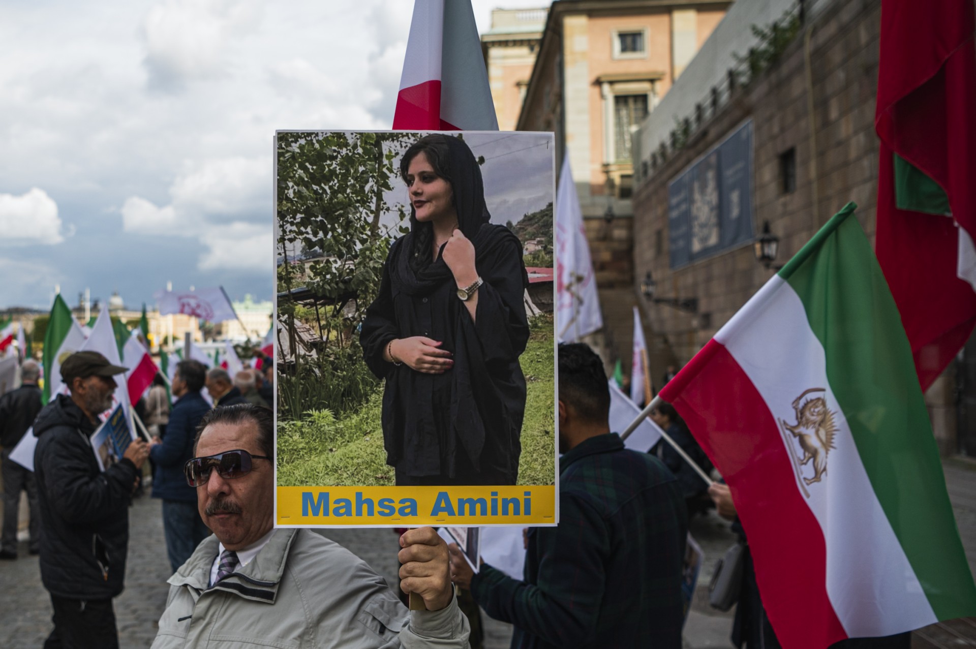 Grèce: l'ambassade d'Iran visée par un cocktail Molotov