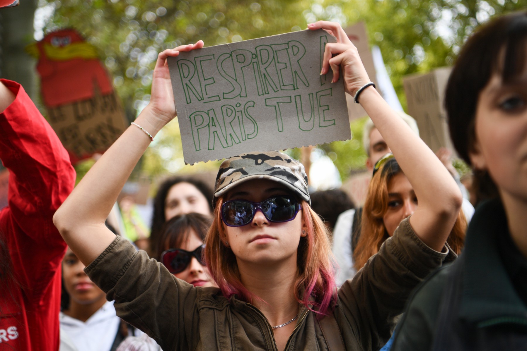 Climat: Les jeunes Parisiens retrouvent la rue pour demander plus d'action