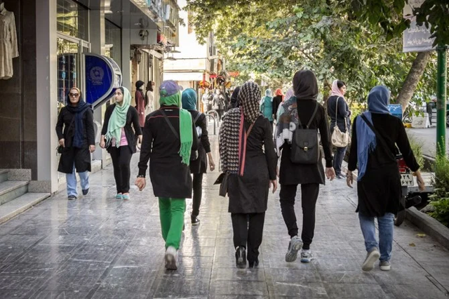 Une nouvelle loi iranienne prévoit d’utiliser la reconnaissance faciale pour surveiller le port du voile