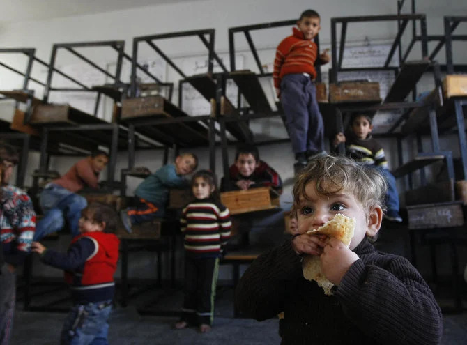 A Gaza, l'ONU distribue des tablettes numériques à des enfants