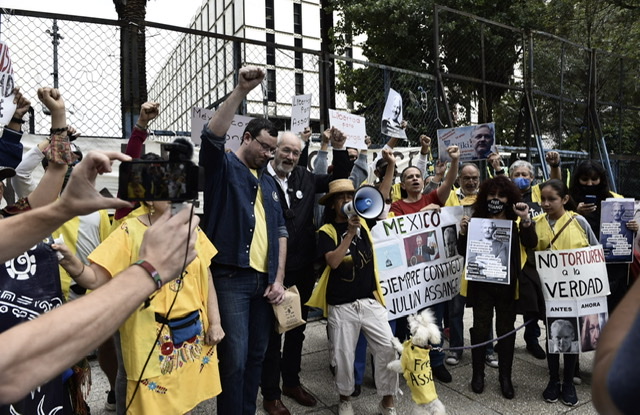 Mexique: Des cyclistes en soutien à Assange avant la venue de Blinken