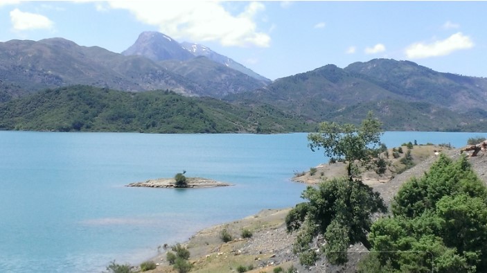 Ressources en eau et stress hydrique: L’ouest et le centre de l'Algérie sous pression