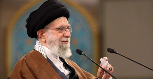 Trop malade pour siéger, le chef suprême de l'Iran se remet d'une opération, selon le NY Times