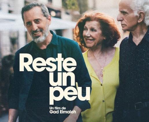Gad Elmaleh: Carte sur table avec «Reste un peu»