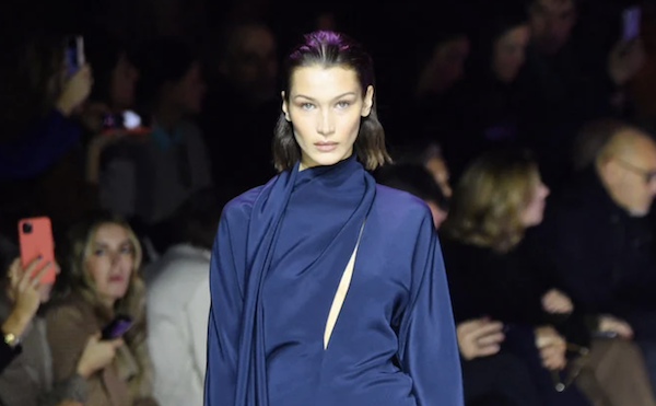 Bella Hadid incite ses abonnés à faire des dons aux personnes affectées par les inondations sans précédent au Pakistan. (AFP)