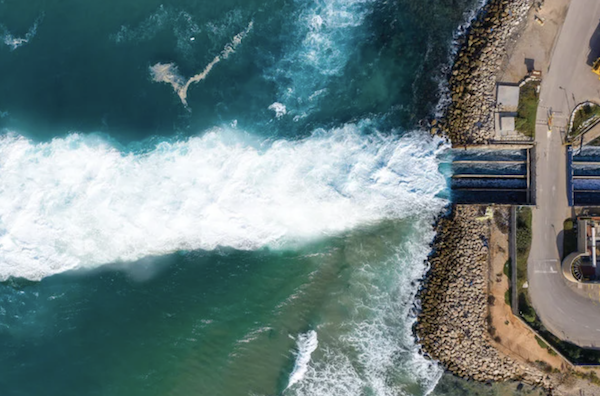 Les développeurs du Royaume visent à maintenir leurs usines et leurs opérations conformément aux objectifs de l’initiative Vision 2030 du pays et à sa position de leader dans la production d’eau dessalée. (Shutterstock)