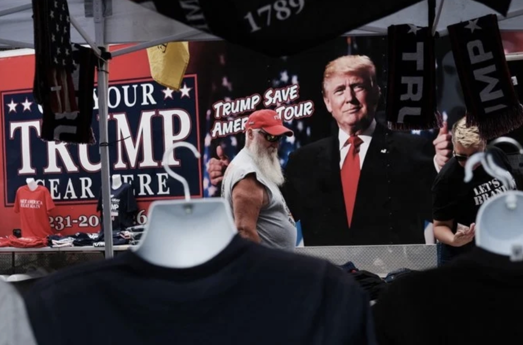 Devant ses partisans, Trump traite Biden d'«ennemi de l'État»