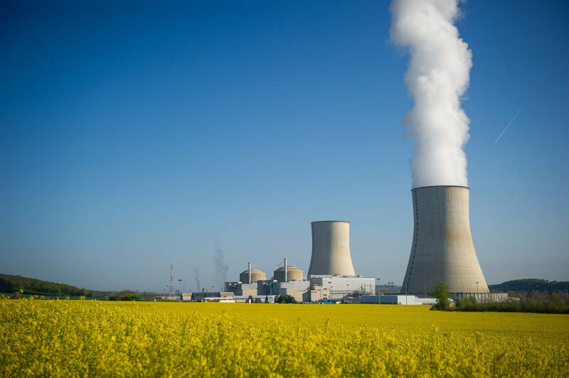 Le gouvernement veut accélérer sur le nucléaire, les ONG réclament le débat