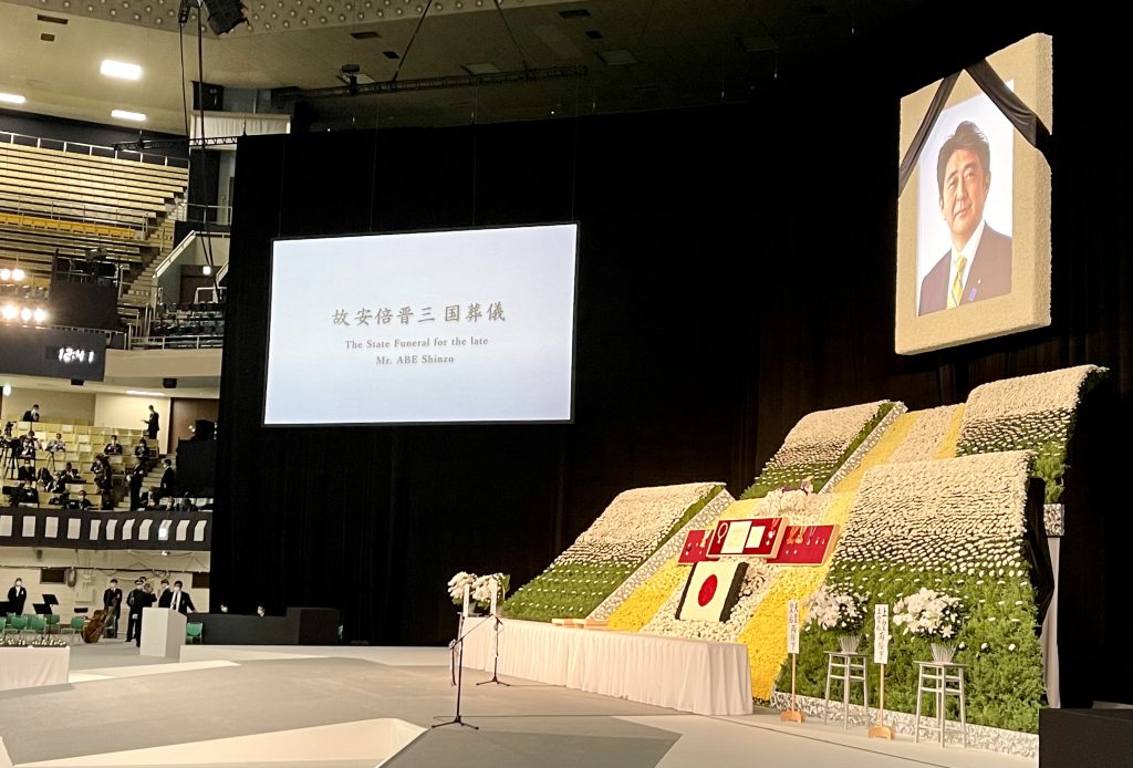 Japon: début de la cérémonie des funérailles nationales de Shinzo Abe