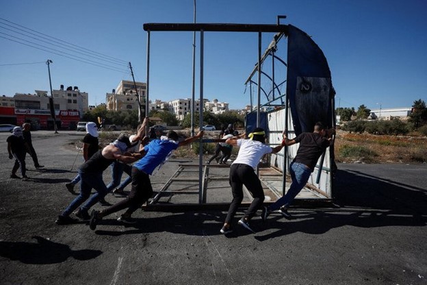 Des Palestiniens manifestent contre les mesures répressives en Cisjordanie