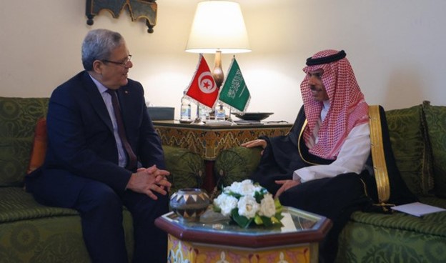 Les ministres des Affaires étrangères saoudien et tunisien se rencontrent au Caire