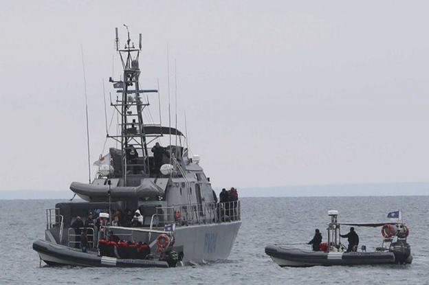 Un navire libanais transportant des migrants en danger au large de l’Italie