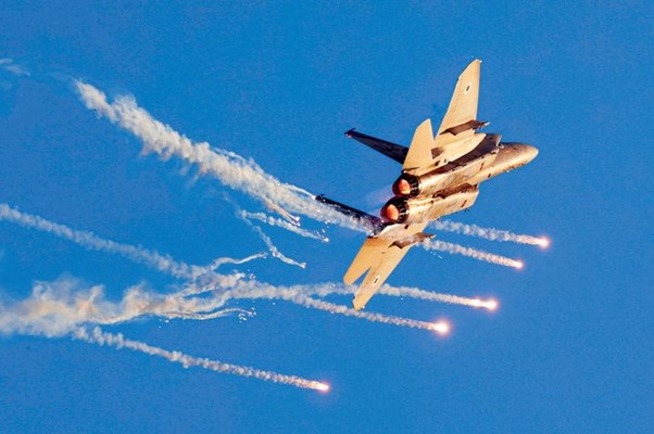 Pourquoi Israël intensifie ses frappes visant les livraisons d'armes iraniennes vers la Syrie?