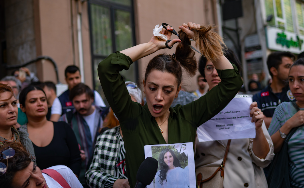 «Ça pourrait être moi»: la révolte d'Iraniennes de la diaspora après la mort de Mahsa Amini