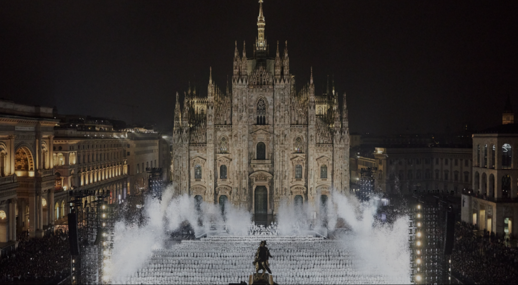 Pour le 70e anniversaire de Moncler, le chorégraphe Sadeck Berrabah enchante la piazza del Duomo