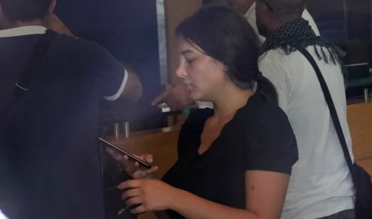 Beyrouth: Une femme armée d'un pistolet factice oblige une banque à lui remettre ses économies