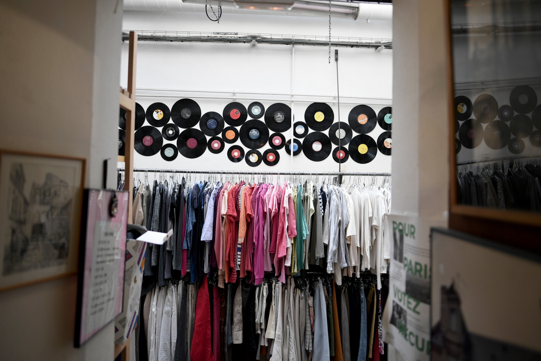 Textiles: la France veut lancer un système de bonus pour les vêtements plus durables