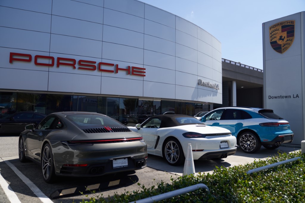 Marque légendaire et florissante, Porsche promet d'électriser la Bourse