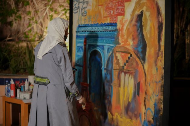 L'artiste saoudienne Noura Bin Saidan, a réalisé en direct de la résidence une œuvre intitulée "AlUla-Paris", illustrant l'amitié entre les deux pays (Photo: Huda Bashatah).
