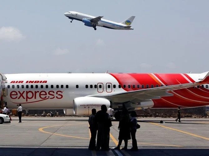 Evacuation d'un avion d'Air India Express à l'aéroport d'Oman