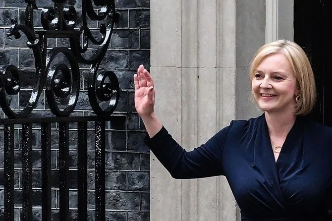 Royaume-Uni: Liz Truss affronte l'opposition pour son premier jour au pouvoir
