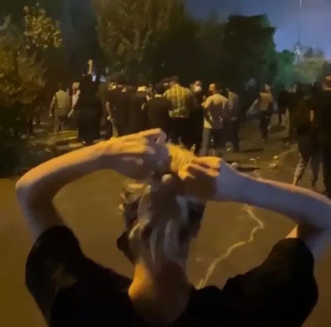 Les Iraniens indignés après le meurtre d’une tiktokeuse lors d’une manifestation