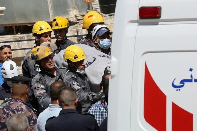 Les secouristes jordaniens retrouvent un dixième corps sous les décombres de l’immeuble effondré