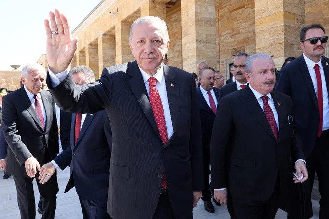 Ukraine: Erdogan propose sa médiation pour la centrale nucléaire de Zaporijjia, à nouveau déconnectée
