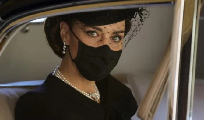 Dans cette photo d'archive prise le 17 avril 2021, la duchesse de Cambridge, Kate Middleton, arrive aux funérailles du prince britannique Philip, duc d'Édimbourg à la chapelle St George du château de Windsor. Kate Middleton a eu 40 ans dimanche 9 janvier, franchissant le cap alors que son profil monte en flèche aux côtés de son mari, le prince William, le futur roi. (Chris Jackson / Pool / AFP