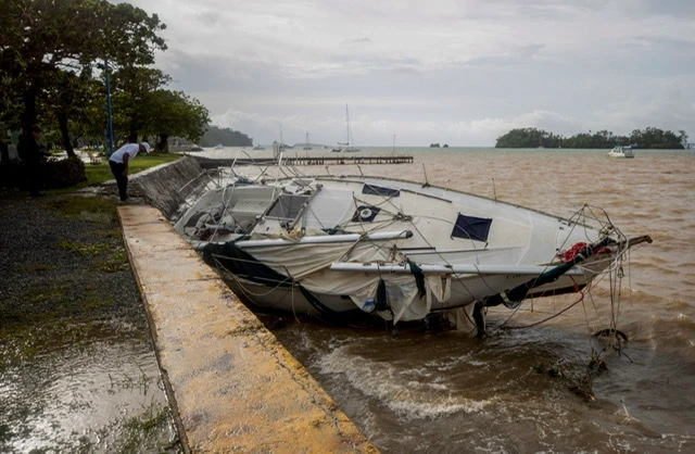 Guadeloupe: 60.000 clients toujours privés d'eau trois jours après la tempête Fiona