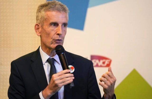 Le patron du TGV critique le PSG pour son usage de l'avion